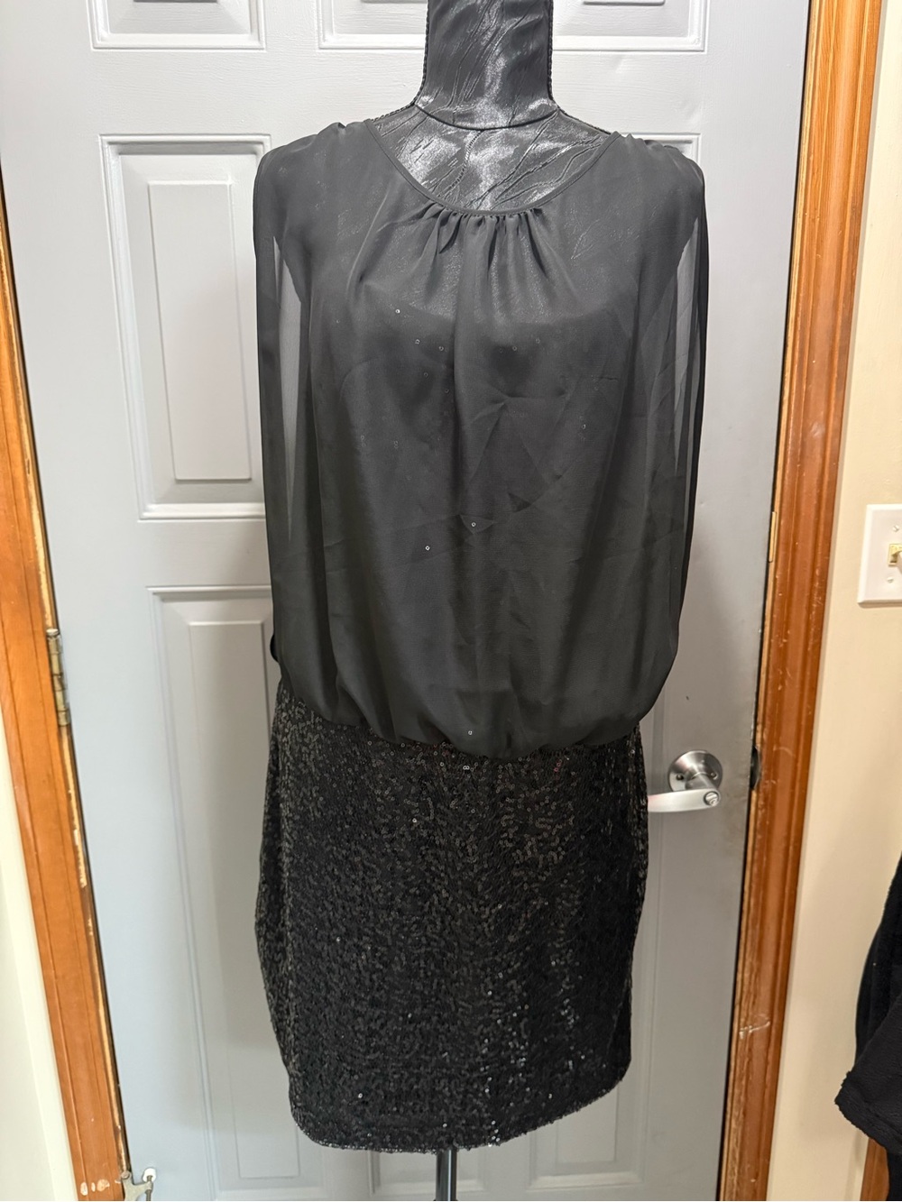 Adrianna Papell Black Chiffon Sequin cocktail dress -size 8 w/pearl rose accent